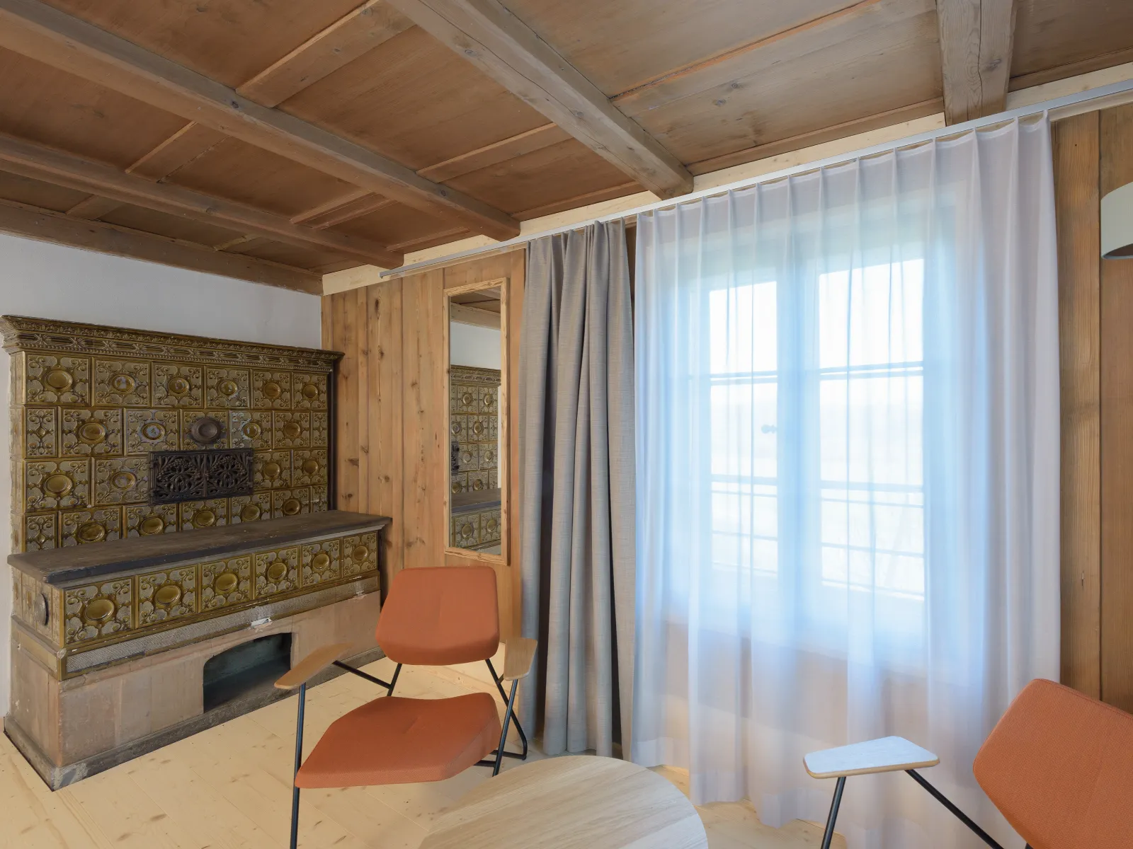 Alter Heizofen im Elternzimmer