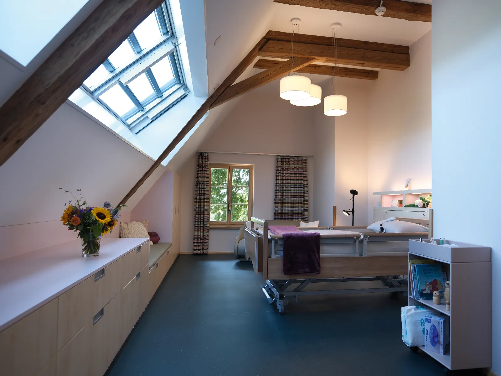 allani-Familienzimmer, grosser und gemütlicher Raum mit Dachschräge