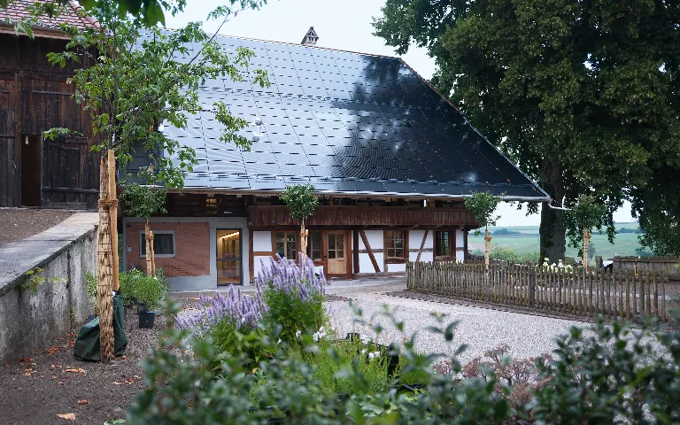 Aussenansicht allani-Haus mit Garten