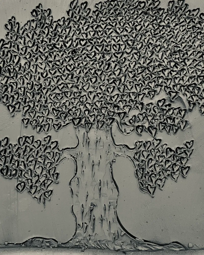 Kunstwerk Baum mit herzförmigen Blättern