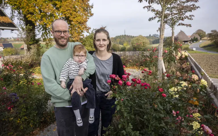 Frederik auf dem Arm seiner Eltern